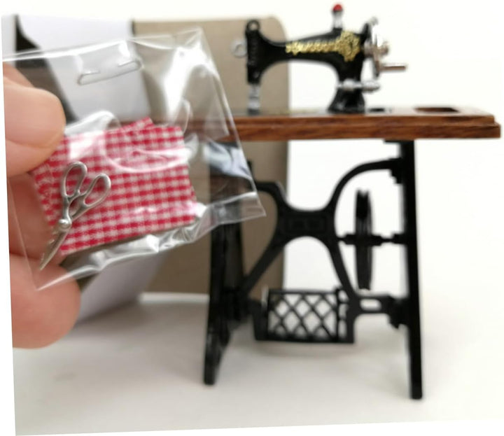 Supvox Mini Nähmaschine Dekoration für Puppenhaus Miniatur Wohnaccessoire Deko für Mini Hausmodelle