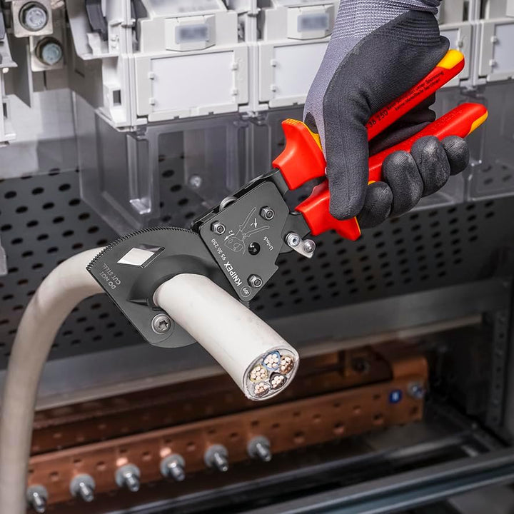 KNIPEX Kabelschneider (Ratschenprinzip) schwarz lackiert, isoliert mit Mehrkomponenten-Hüllen, VDE-g