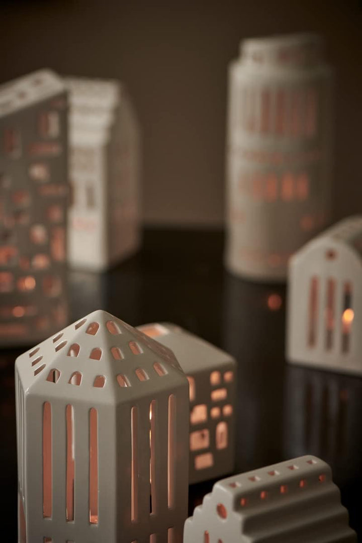 Kähler Lichthaus Town House Urbania Sammlerobjekt dänisches Design, Weiss 12,5c, Weiss, 12,5c, Weiss