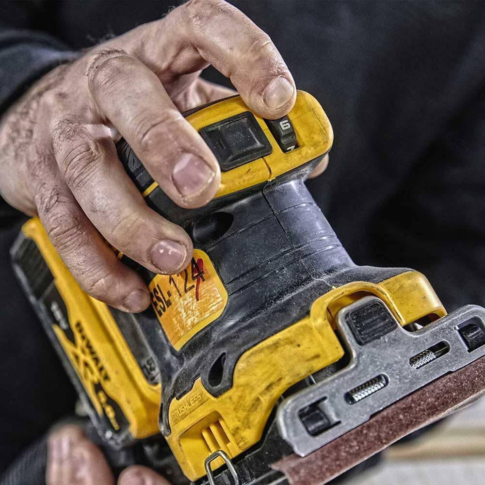 DeWalt DCW200 18V XR Brushless 1/4" Exzenterschleifer (nur Gehäuse) Einzelbett, Einzelbett