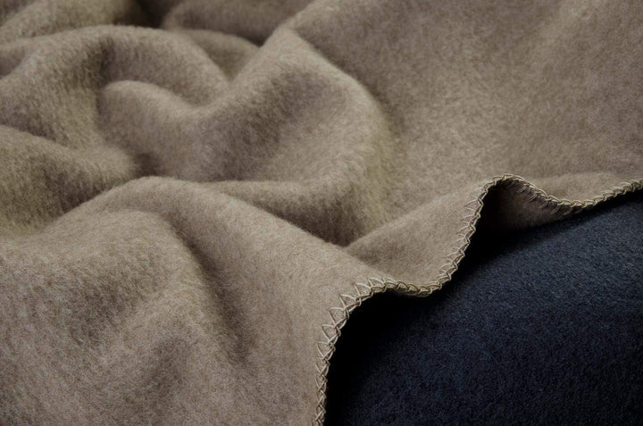 Wohnen &amp; Accessoires GmbH &amp; Co. KG Kaschmirdecke Mongolia grau-braun Kettstich 150x220cm Grau-braun