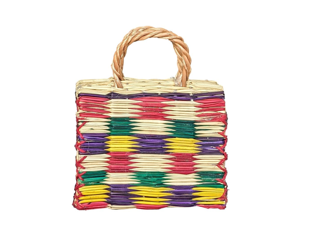 GRECA Portugiesischer Korb, kariert, 17 cm., Natürlicher Hintergrund