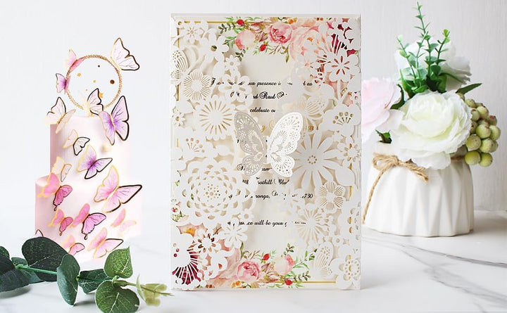 Hosmsua 20x Elfenbeinfarbener Laserschnitt Spitze Flora Hochzeit Einladungskarten mit Schmetterling