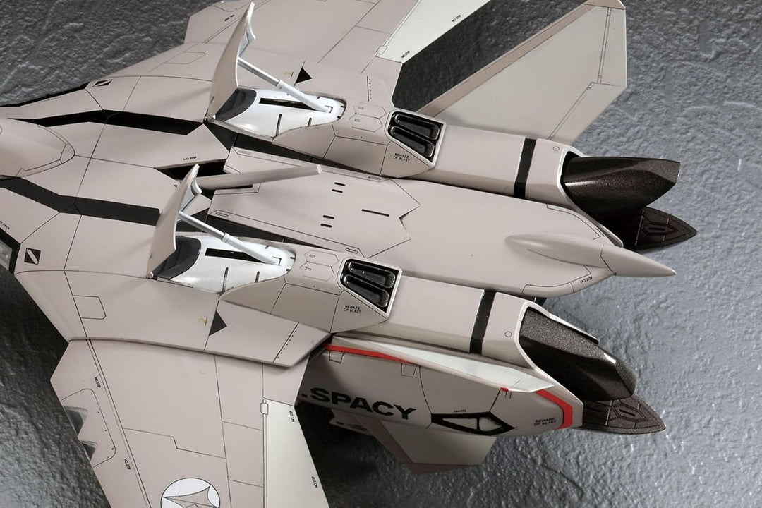 VF-11B Thunderbolt `Macross PLUS` (Plastic model) 1/72