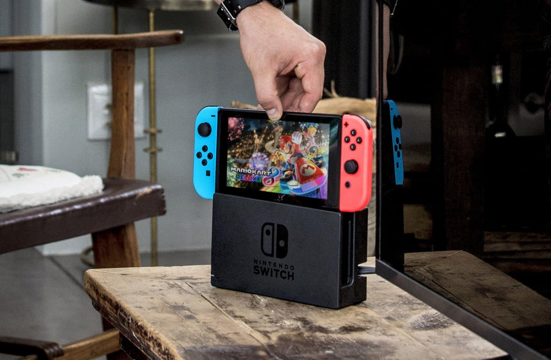 Nintendo Switch 32Gb Neon-Rot/Neon-Blau + Super Smash Bros: Ultimate + Mario Kart 8 Deluxe