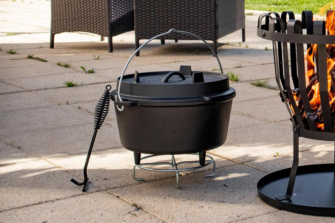 SOUK ONE Dutch Oven Set - Eingebrannter Gusstopf mit Füssen Feuertopf aus Gusseisen mit praktischem