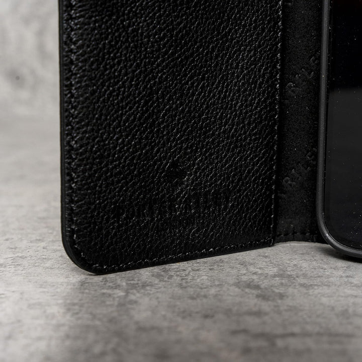 Porter Riley - Lederhülle für iPhone 12 Pro Max (6.7"). Premium Echtleder Standhülle/Ledertasche/Bri