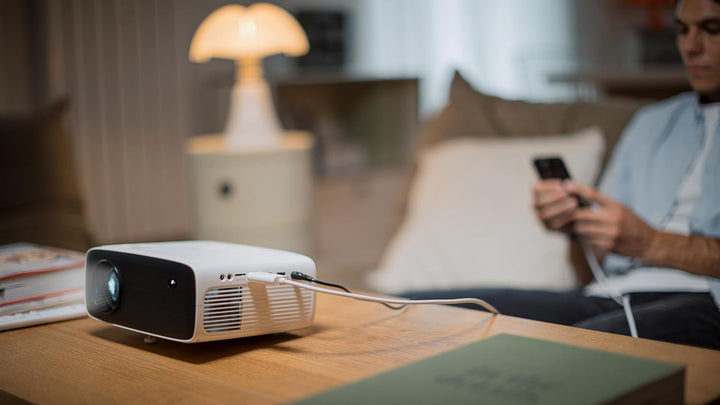 Philips NeoPix 200, Beamer Full HD 1080p, hoher Kontrast, mehrere Bildkorrekturen für eine flexible
