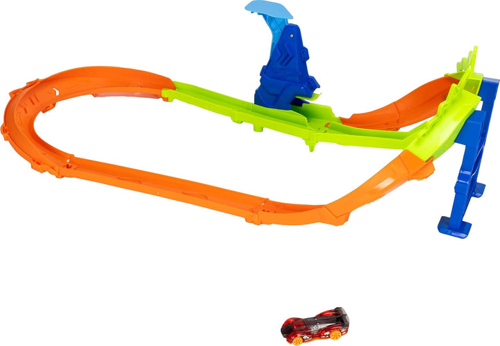 Hot Wheels Spielzeugauto, Stunt Tracks Sprung-Rennstrecke mit Die-Cast-Fahrzeug im Massstab 1:64, 18