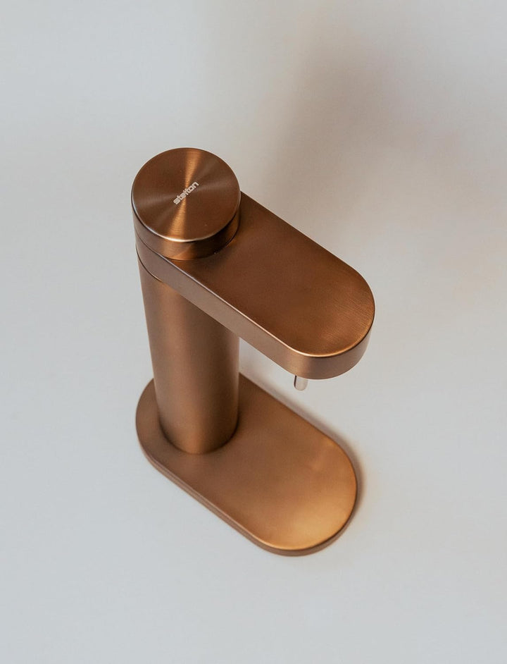 Stelton Brus Wassersprudler mit flasche, Premium Carbonator für Wasser mit CO2 - Einstellbare Sprude