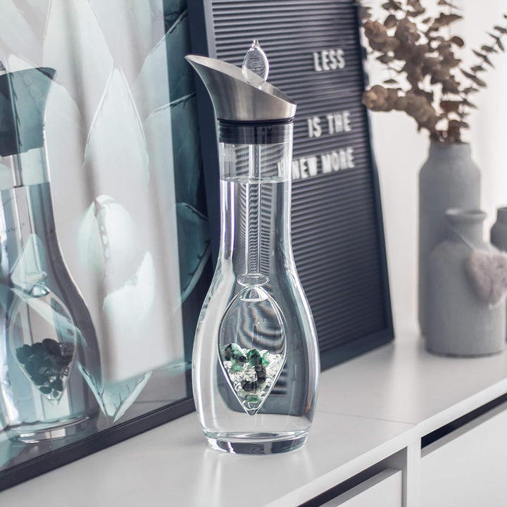 VitaJuwel Vitality Edelsteinwasserset für Zuhause (Karaffe Era &amp; Phiole) mit Smaragd &amp; Bergkristall