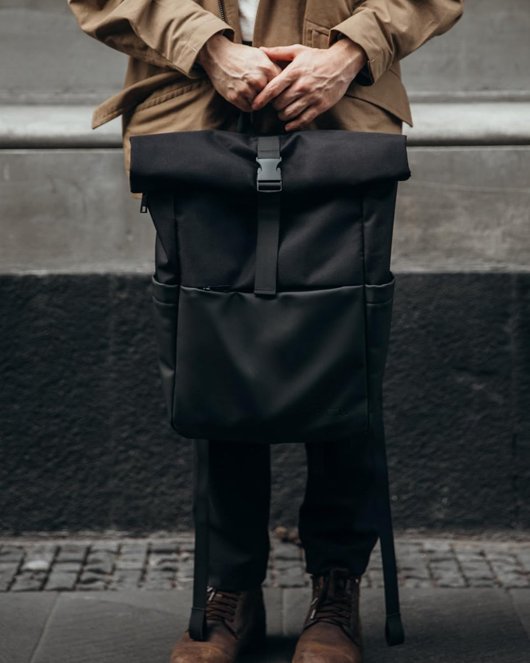 SVOLTA Rolltop Rucksack Damen und Herren - Reiserucksack 25L Wasserabweisend - Stylische Laptop Ruck