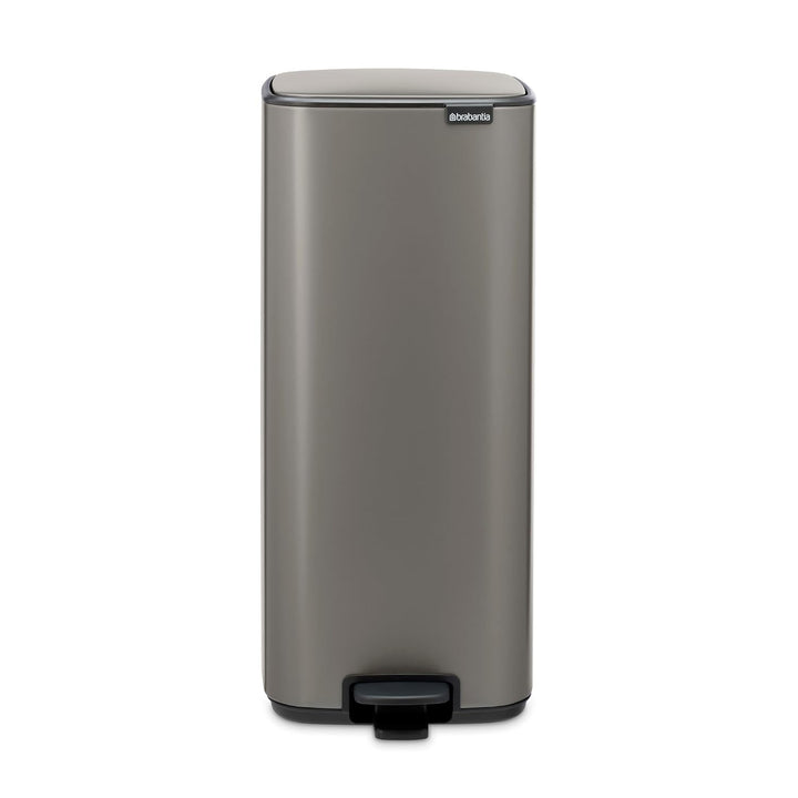 Brabantia Bo Treteimer 30 L (platin), platzsparender Mini Mülleimer mit Soft-Close-Funktion und leic