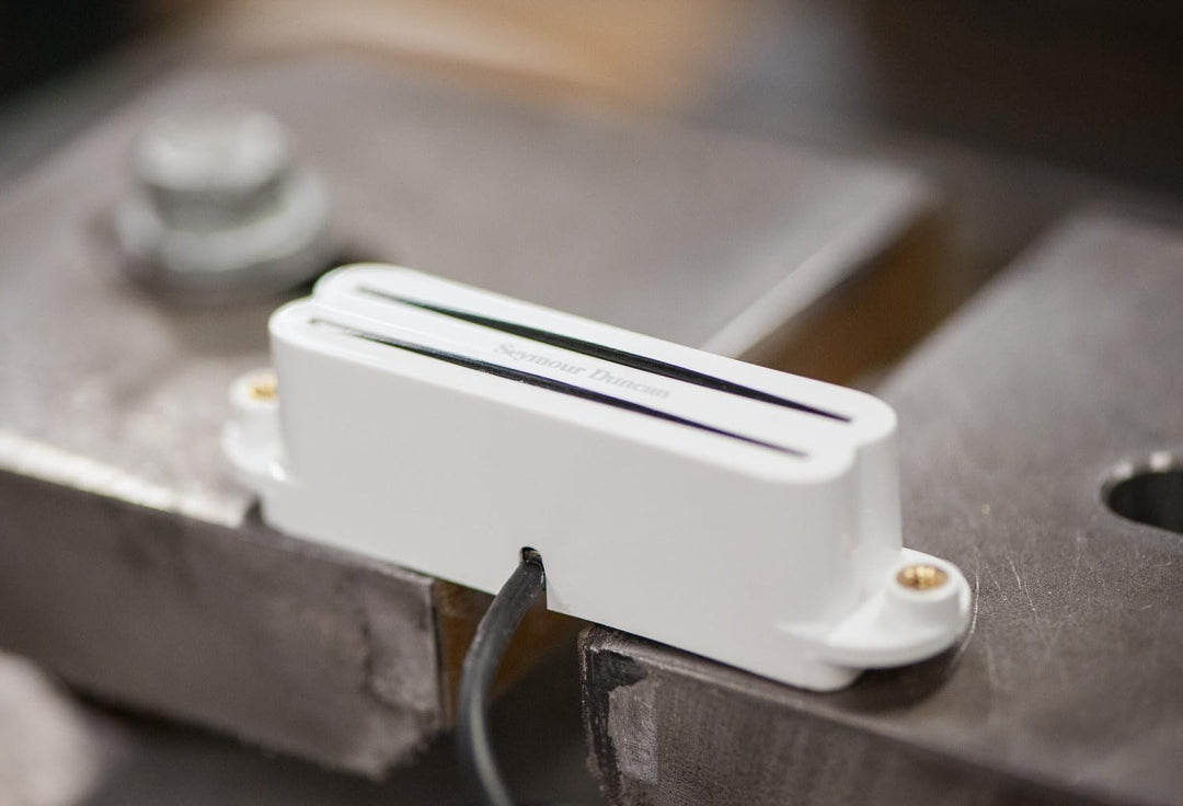 Seymour Duncan SHR-1B-W Humbucker Single Size Hot Rails Strat Pickup für E-Gitarre Weiss