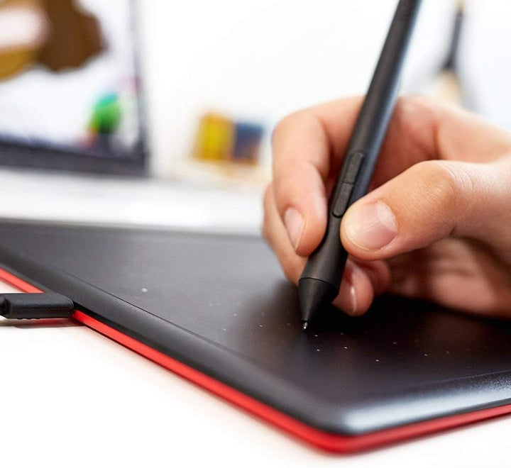Wacom One by Medium Graphic Tablet Black, Red 2540 Lpi 216 X 135, CTL-672