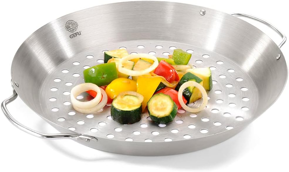 GEFU Hähnchengriller &amp; Gemüse-Wok BBQ – Edelstahlhalter für Grill &amp; Ofen | Mit 300ml Aromabehälter |