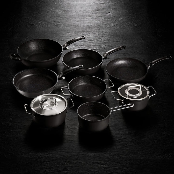 Fissler Adamant / Aluminium-Kochtopf (Ø 18 cm, 2L) Töpfe-beschichtet mit Metall-Deckel, antihaftend
