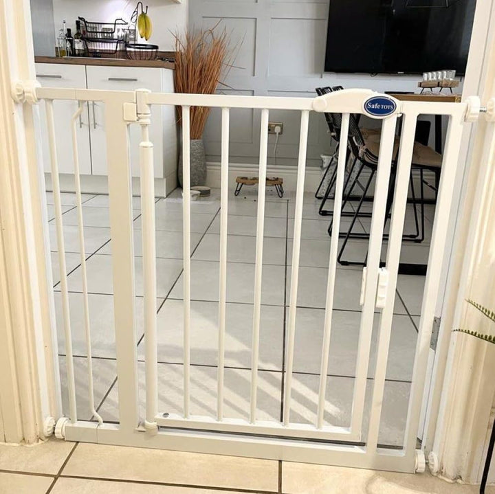 Safetots Druckmontage Selbstschliessendes Treppengitter, Schmal, 68.5cm - 75cm, Weiss, Automatisch S