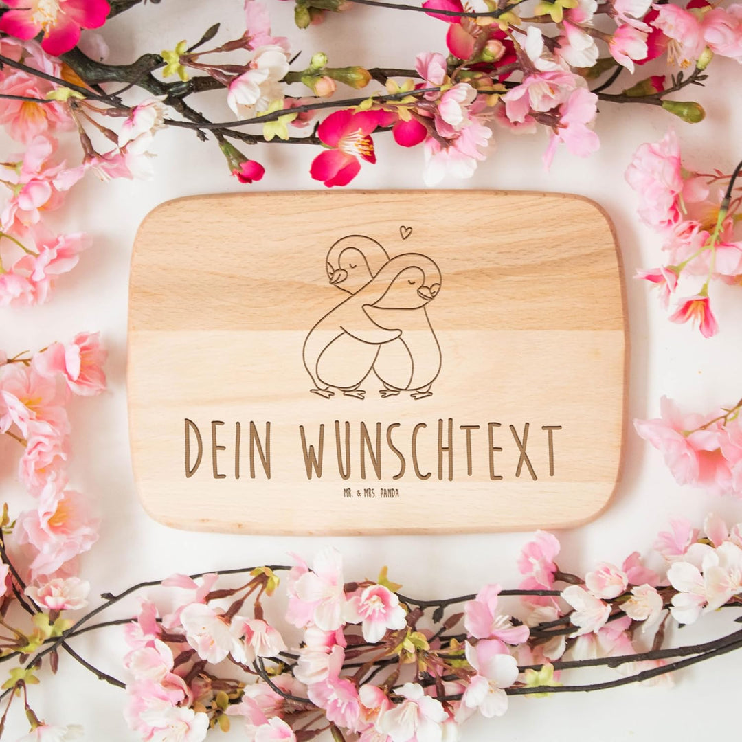 Mr. & Mrs. Panda Personalisiertes Frühstücksbrett Pinguine Kuscheln - Personalisierte Geschenke, Jah