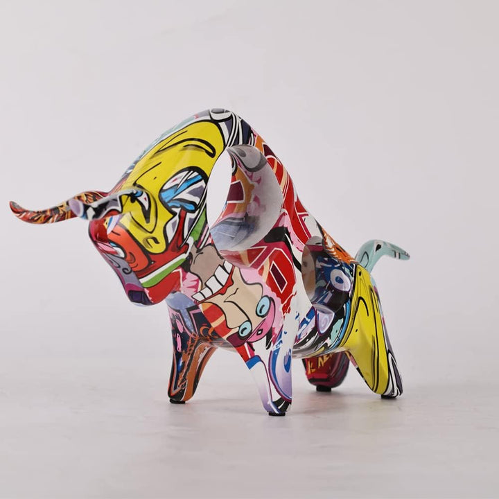 Graffiti-Bullen-Statue aus Kunstharz, Vollfarbige Stierfigur, Originalität, abstrakte Stier-Skulptur
