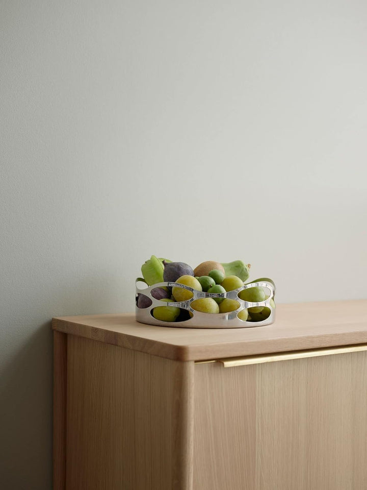 Stelton x-28-3-1 Embrace Brotschale, Edelstahl, Chalk, 23 x 23 x 7 cm