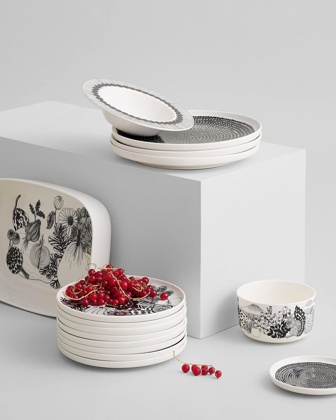 Marimekko - Oiva/Siirtolapuutarha - Suppenteller - Tiefer Teller - Weiss/Schwarz - Ø20cm