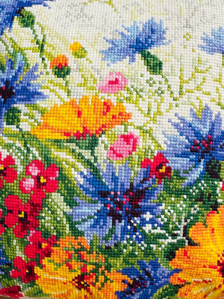 RIOLIS Stickpackung Stickbild oder Kissenplatte Blumen, gezählter Kreuzstich
