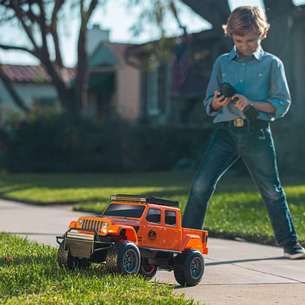 Bauer Spielwaren Tech R/C Jeep Gladiator: Ferngesteuertes Off Road Fahrzeug, mit Allradantrieb und P