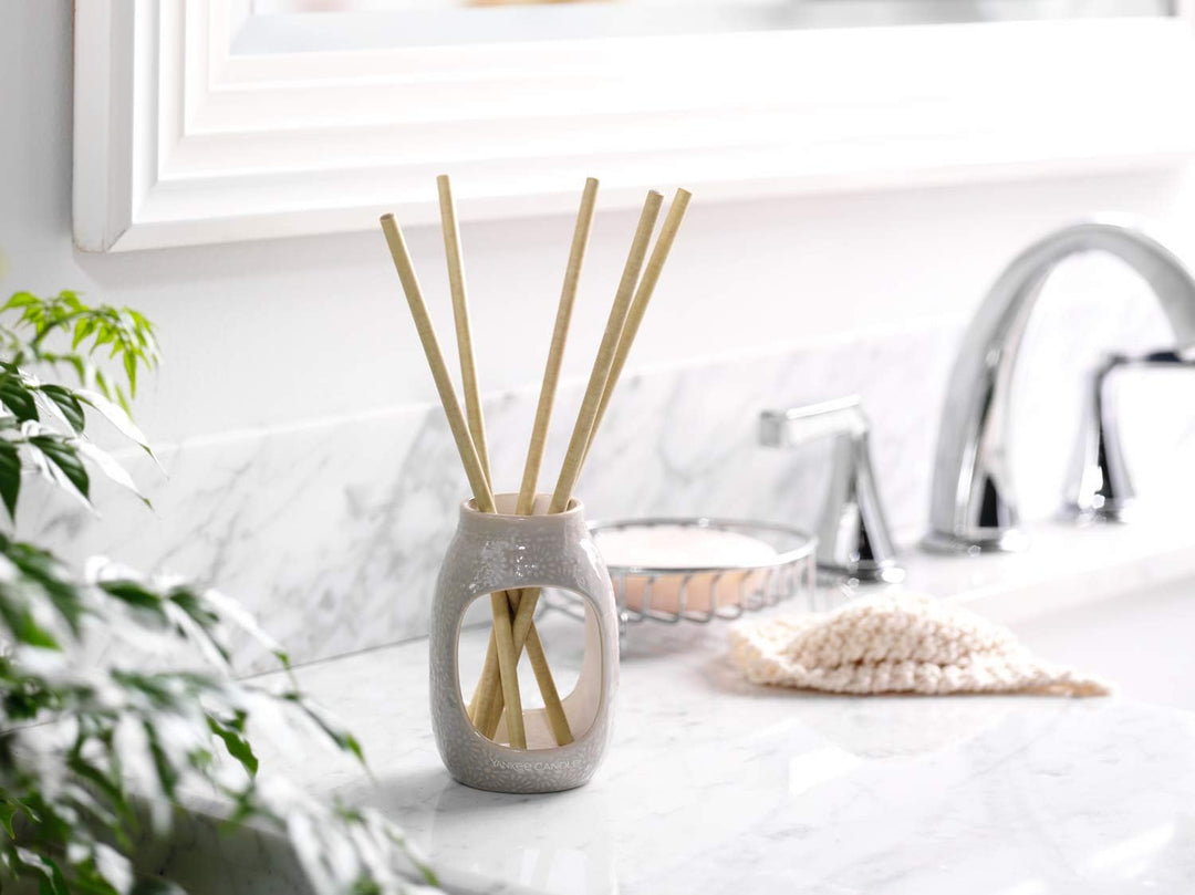 Yankee Candle Reed Diffusor, Starter-Set mit Duftstäbchen, Starter-Set, Black Coconut, Starter-Set