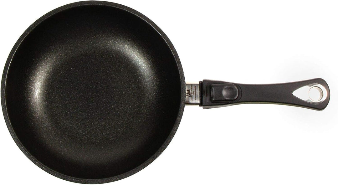 AMT Gastroguss Sauteuse/kleiner Wok, 24 cm Ø, 6 cm hoch, abnehmbarer Stiel, induktionsgeeignet, Lota