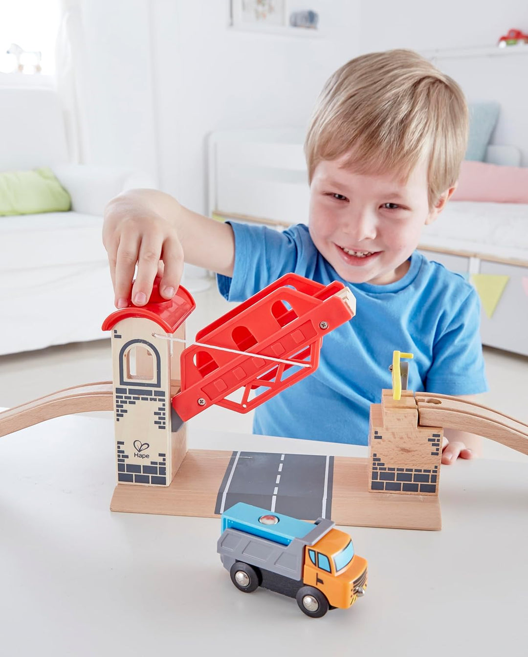 Hape Eisenbahnwelt Zugbrücke aus Holz, ab 3 Jahren