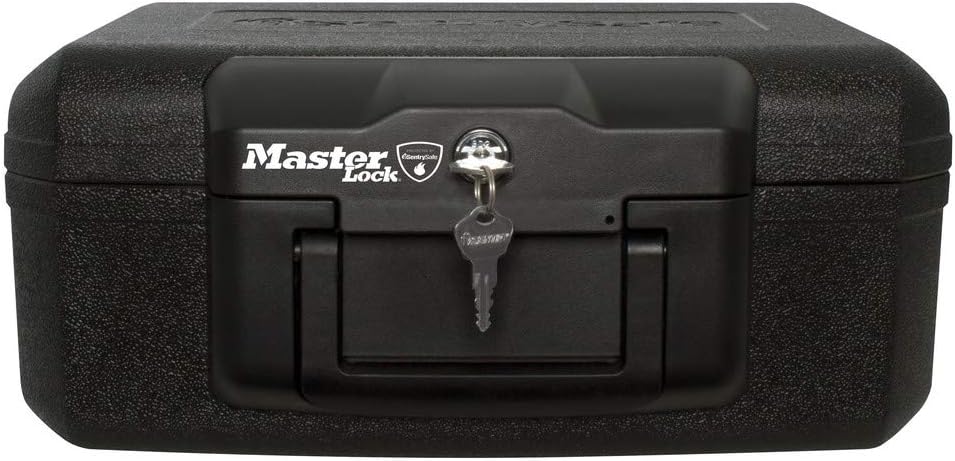 Master Lock Tresor Feuerfest und Wasserdicht mit Schlüssel, Dreifacher Schutz - Flug, Feuer und Flut