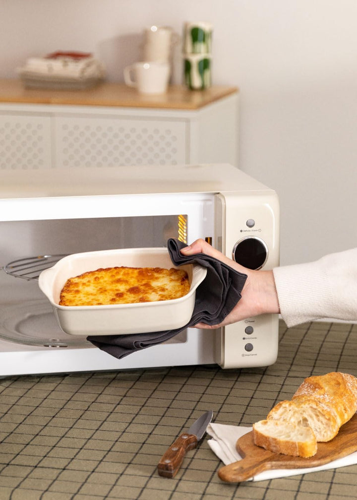 CREATE/MICROWAVE RETRO/Digitale Mikrowelle mit Grillfunktion Cremeweiss/Retro-Stil, 20L Fassungsverm