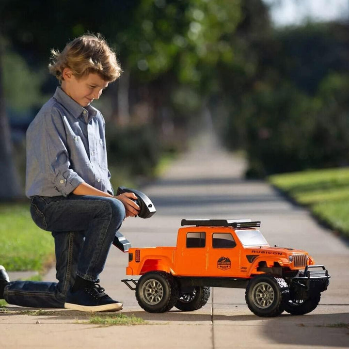 Bauer Spielwaren Tech R/C Jeep Gladiator: Ferngesteuertes Off Road Fahrzeug, mit Allradantrieb und P