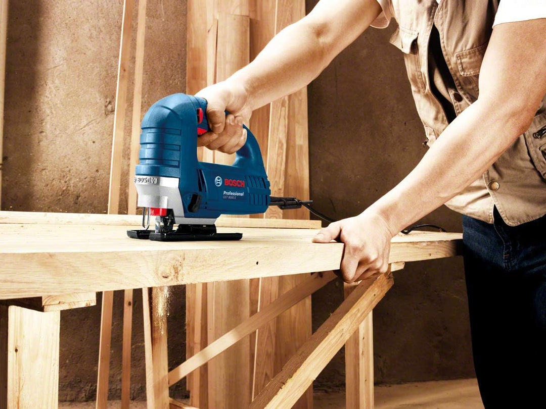 Bosch Professional Stichsäge GST 8000 E (inklusive 1x Sägeblatt T144 D, Spanreissschutz, im Karton),