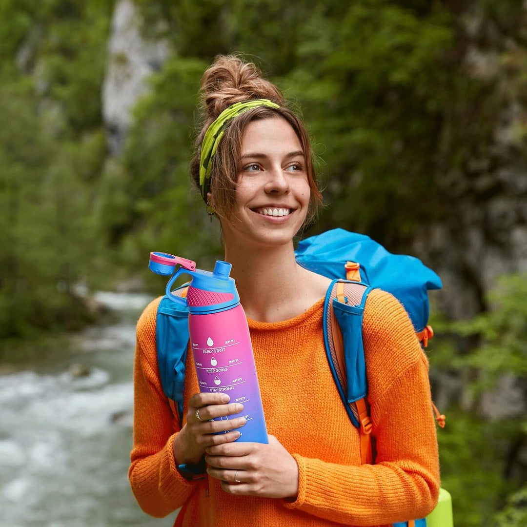 Fjbottle Trinkflasche 1L/710ML + Sieb – Sport Wasserflasche mit Zeitmarkierung/Magnetdeckel - BPA-fr