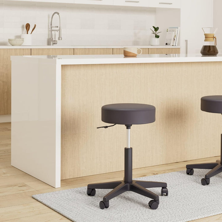 TRESKO Rollhocker höhenverstellbar Schwarz bis 150 kg | Hocker Drehhocker 10 cm Dicke Polsterung 47-