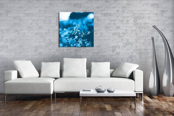 deyoli weisse Wildblumen Format: 70x70 Effekt: Monocrome Blau als Leinwandbild, Motiv fertig gerahmt