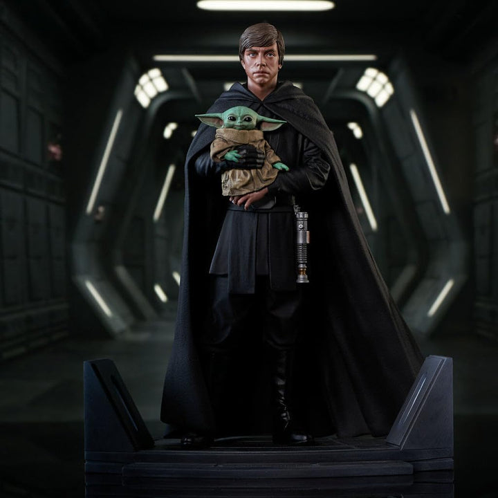 Diamond Star Wars Premier Collection: The Mandalorian - Luke Skywalker and Grogu Statue (1/7) (FEB22
