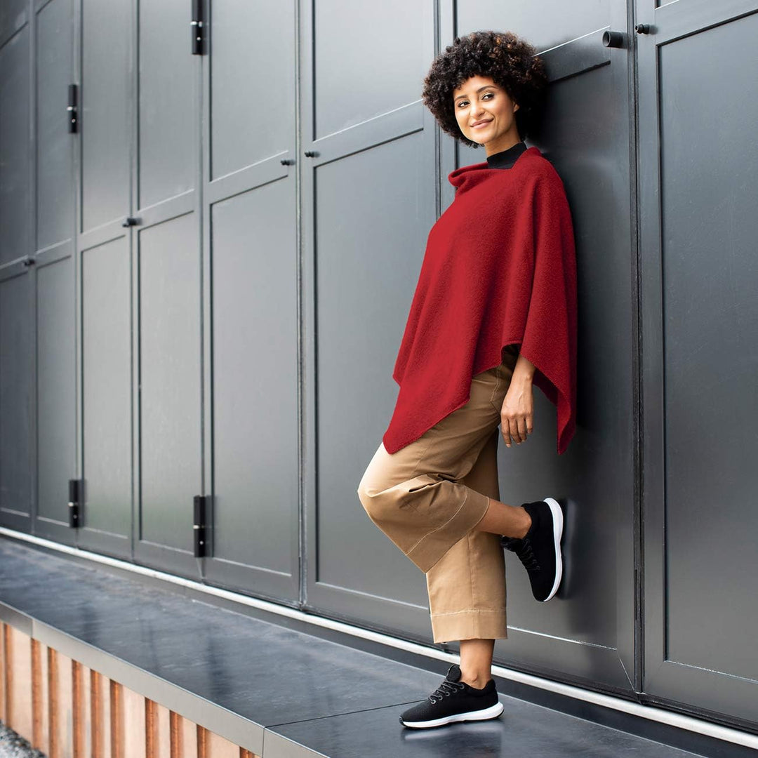 GIESSWEIN Merino Lambswool Poncho - Damen Feinstrick Überwurf aus Merinowolle, Wool Cape, Frauen Str