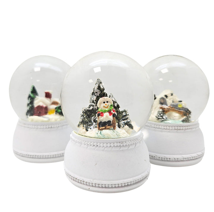 3 süsse Mini-Schneekugeln Winter und Weihnacht | weiss Sockel Nostalgie | Durchmesser 45mm | Höhe 65
