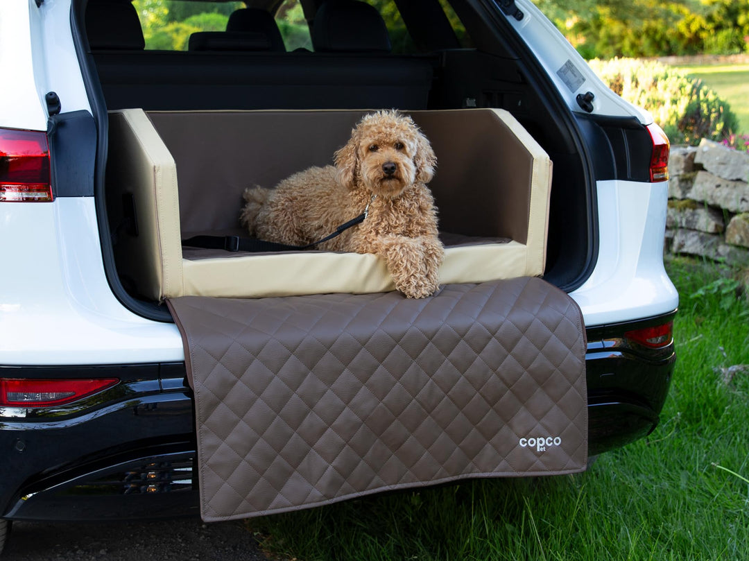CopcoPet - Travel Bed Hundebett für Kofferraum Auto 70x55x38cm Kunstleder - Anschnallsystem Kofferra