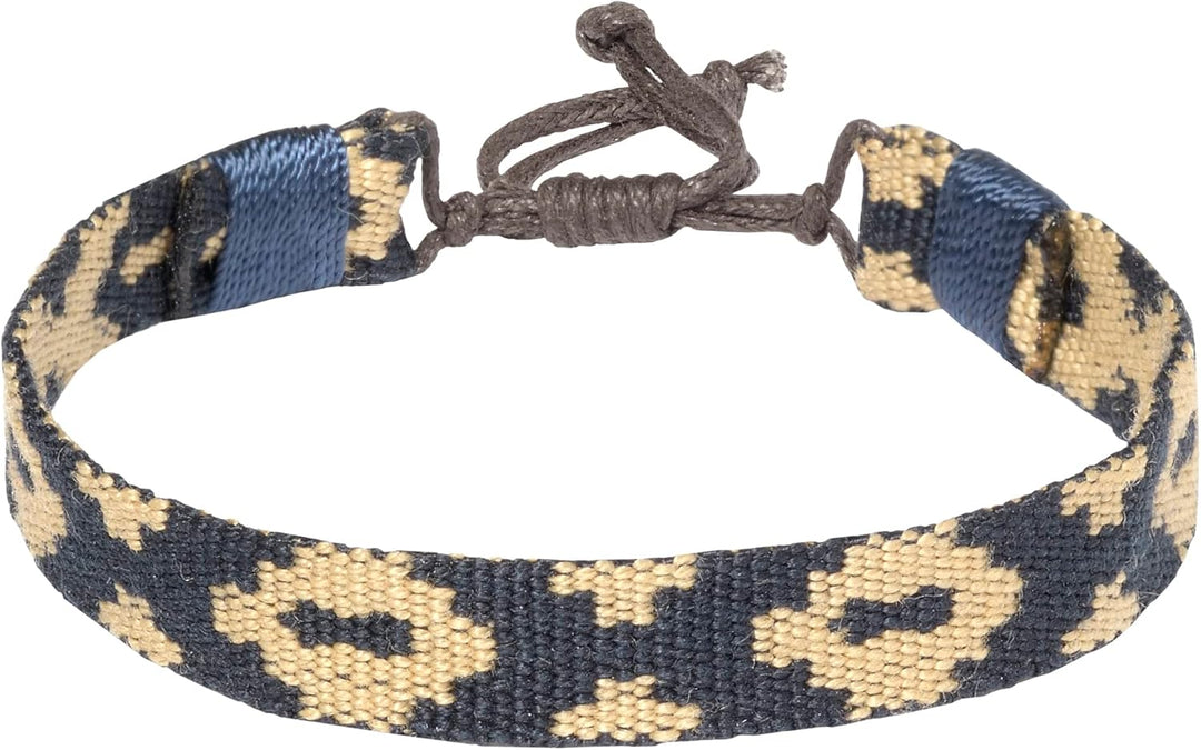 PELPE Argentinischer Ledergürtel mit passender Schnur und Lederarmband. Auf Leder gestickter Gürtel