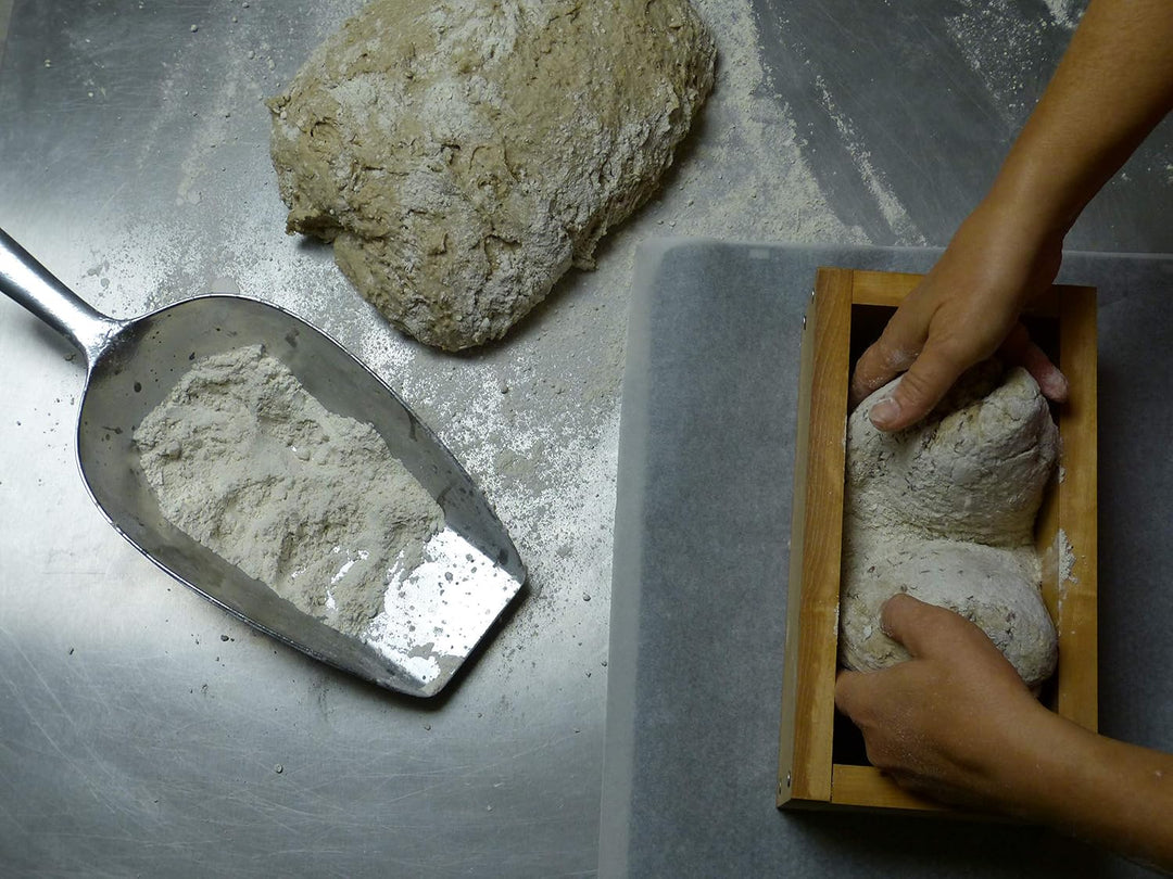 Holzwerk Premium Brot-Backform aus hitzebeständigem massivem Ahorn-holz – hochwertiger Brot-Backrahm